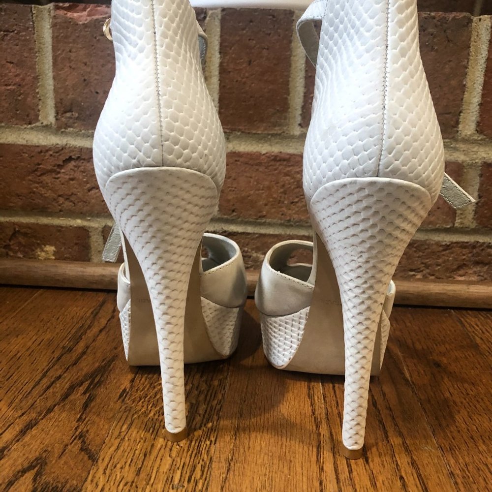 Lady Shoes - Picture 3 of 3